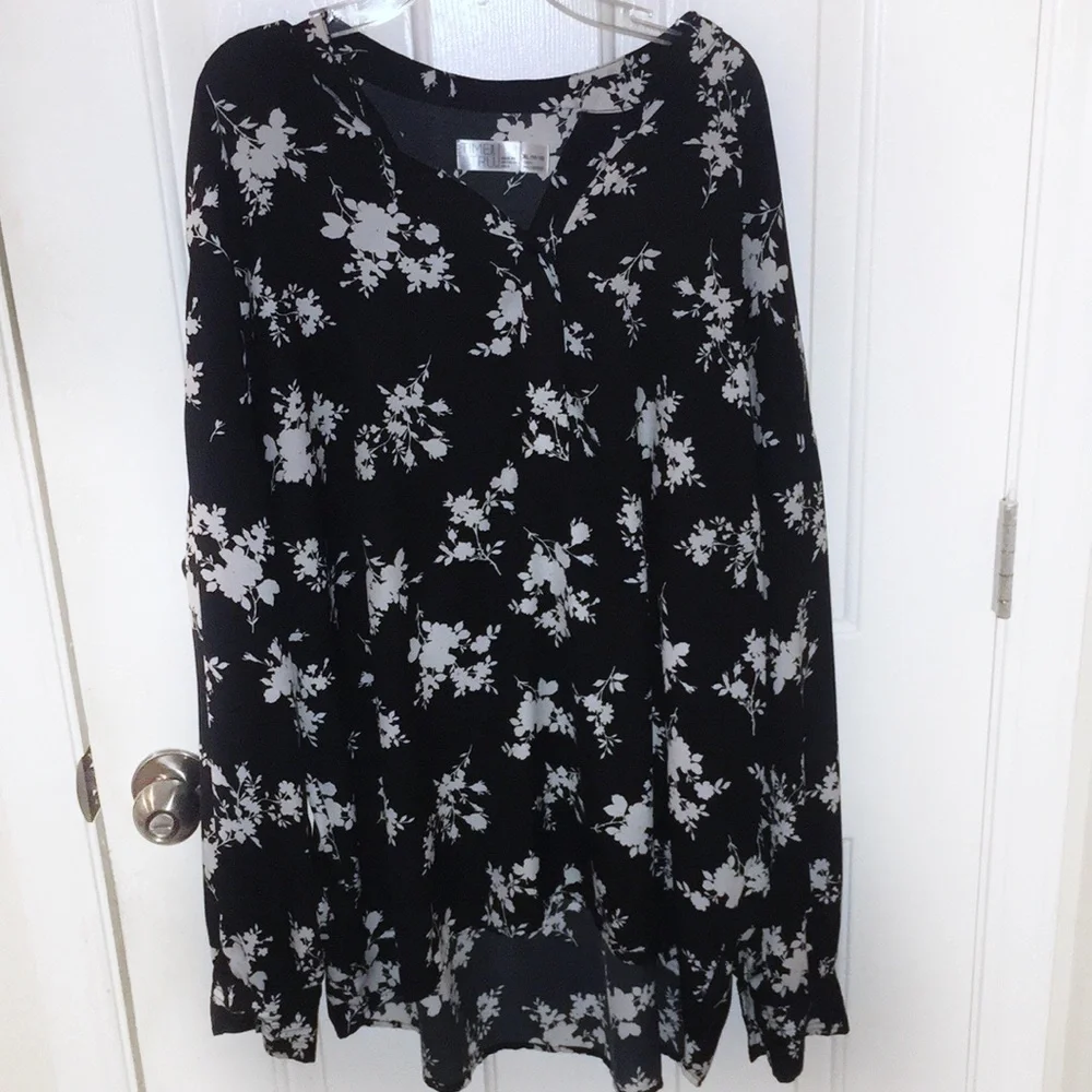 Tunic style flower blouse - Picture 2 of 9